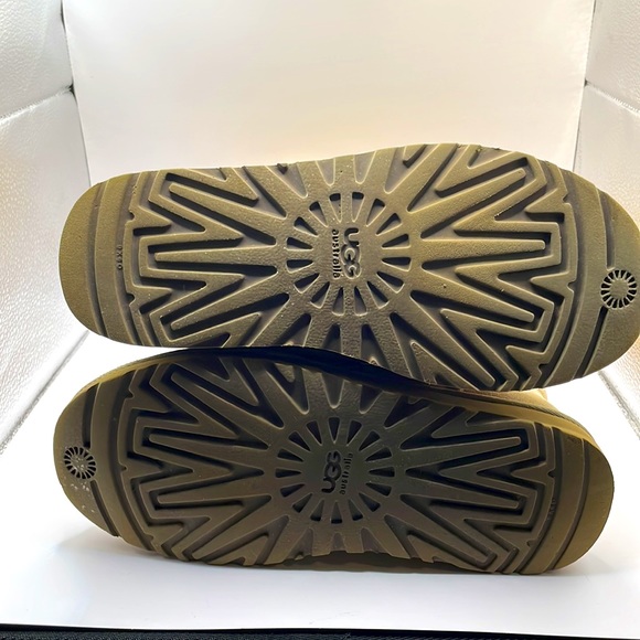 UGG Bailey Button Triplet Boots - Picture 4 of 7